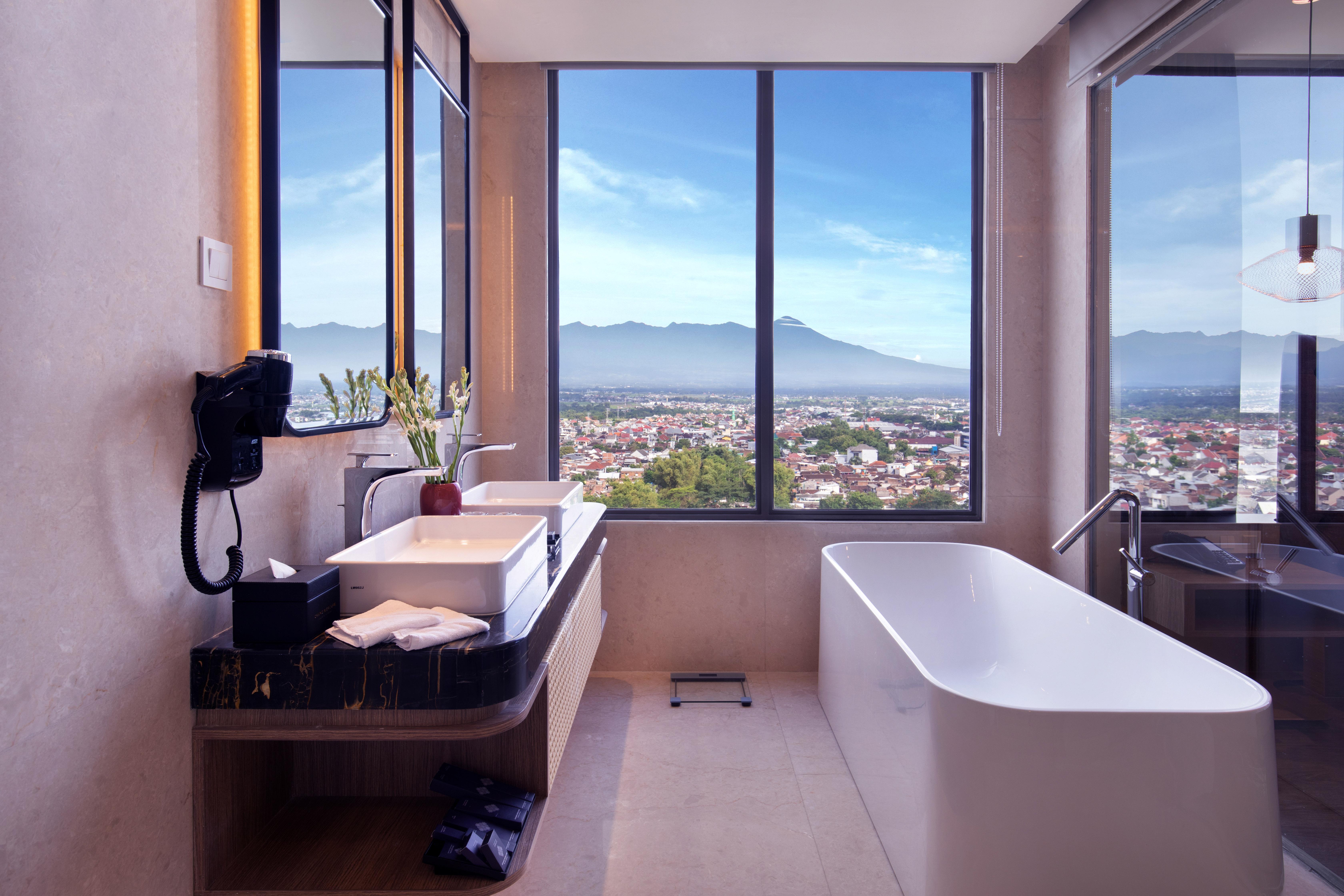 Grand Mercure Malang Exterior photo