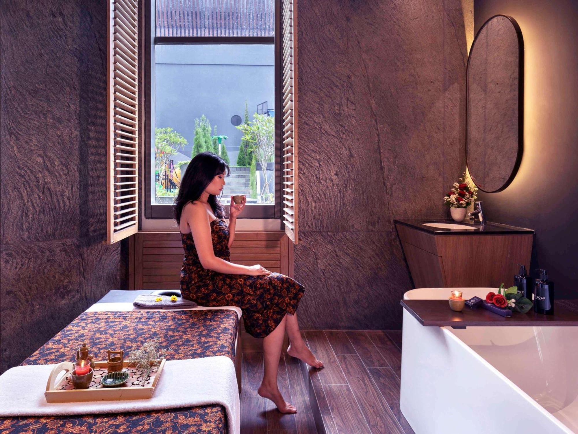 Grand Mercure Malang Exterior photo