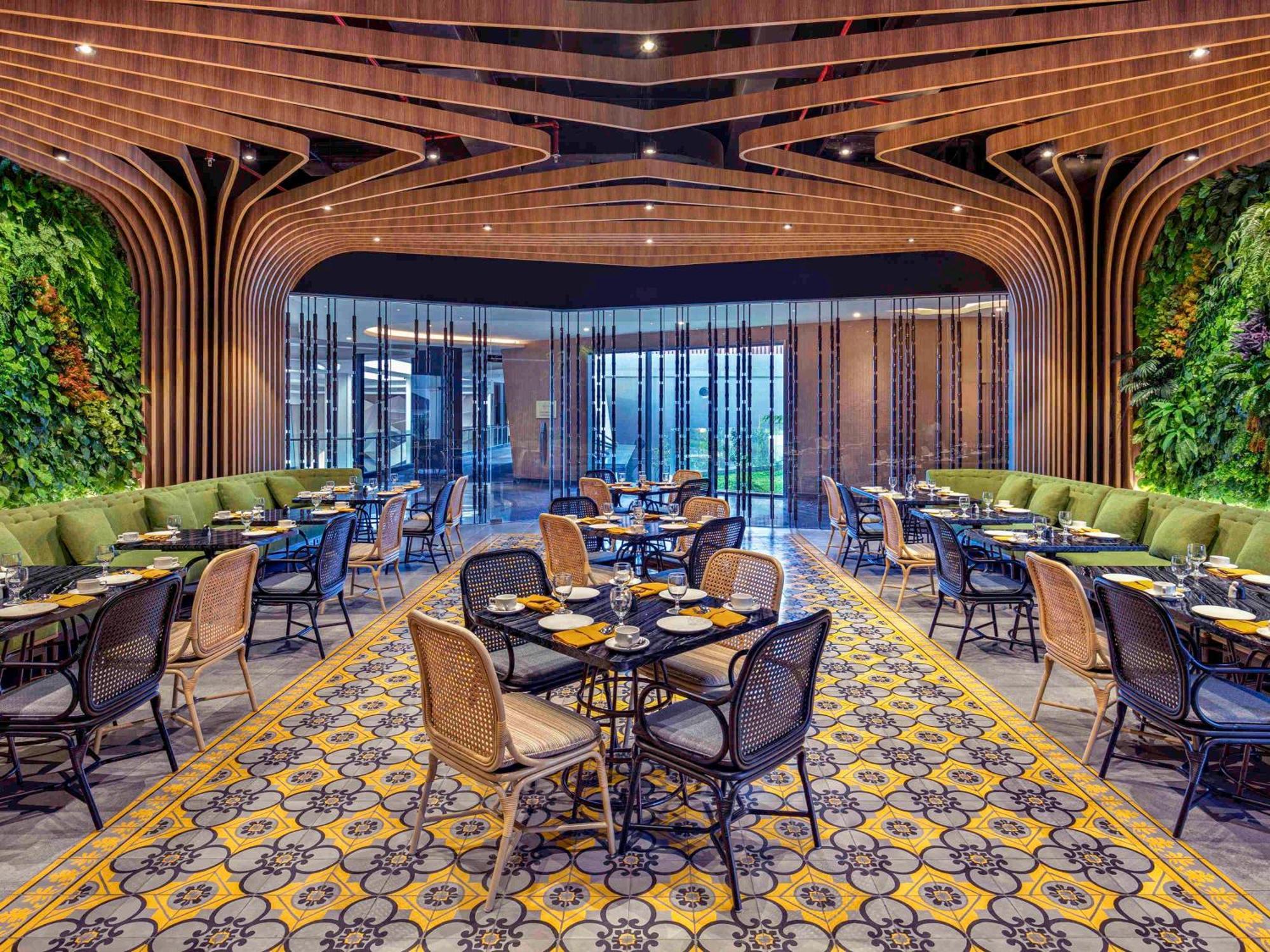 Grand Mercure Malang Exterior photo